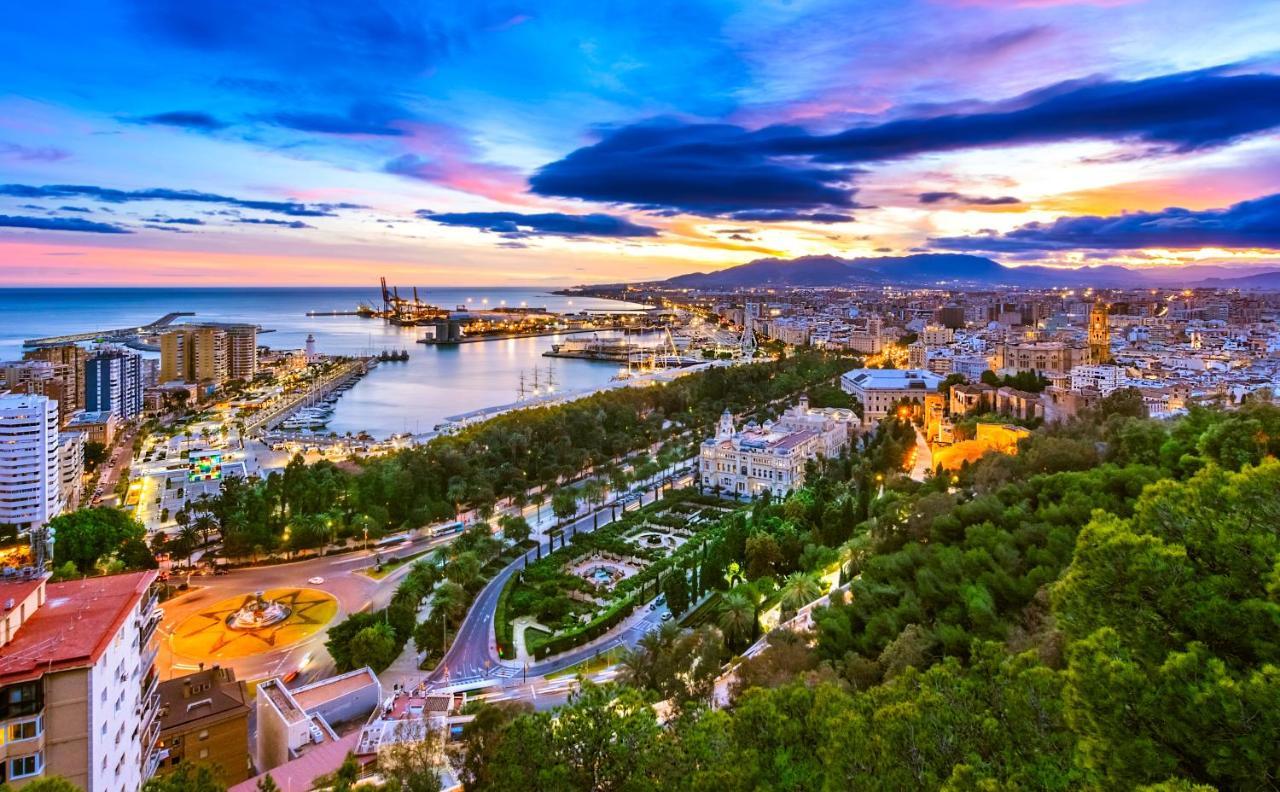 Malaga Centre Apartment With Parking Экстерьер фото