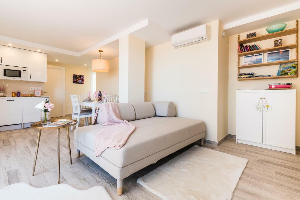 Malaga Centre Apartment With Parking Экстерьер фото