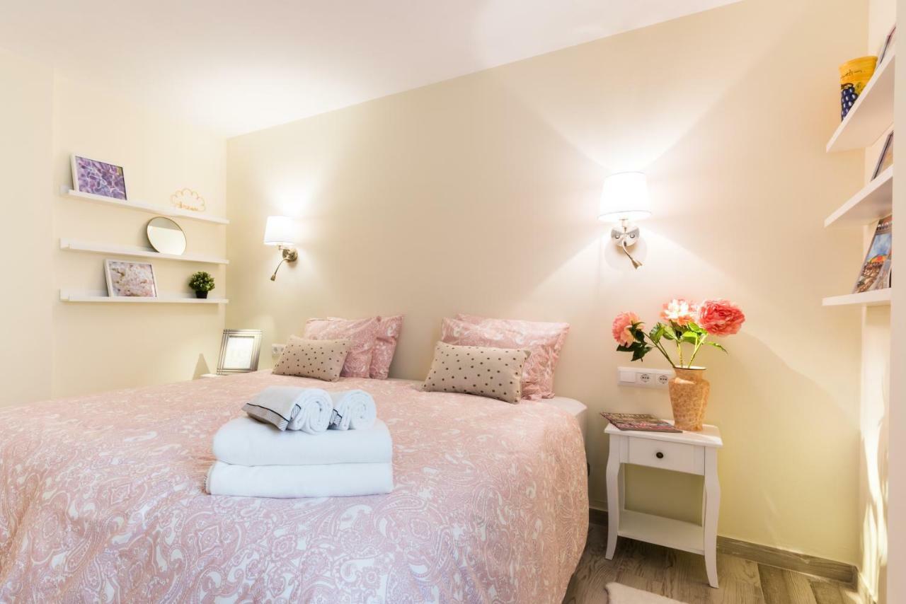 Malaga Centre Apartment With Parking Экстерьер фото