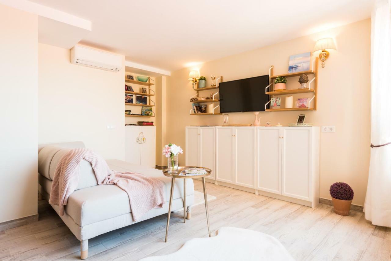 Malaga Centre Apartment With Parking Экстерьер фото